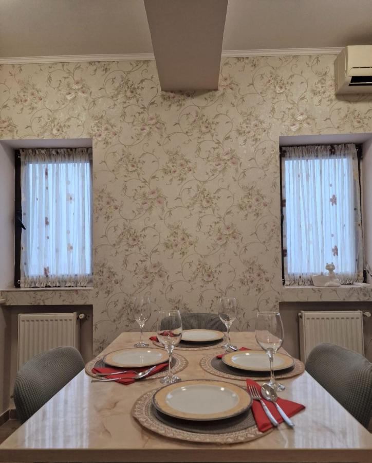 Laroka House Beautiful Apartment Universitate Center Bukarest Exterior foto